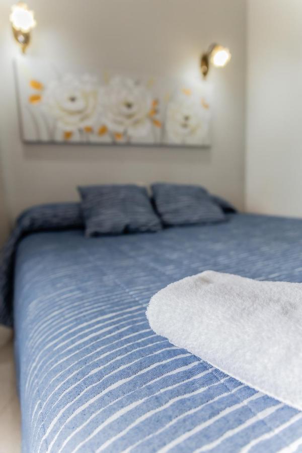 Hostal - Restaurante La Buena Villa By Vivere Stays Villalonquejar Bagian luar foto
