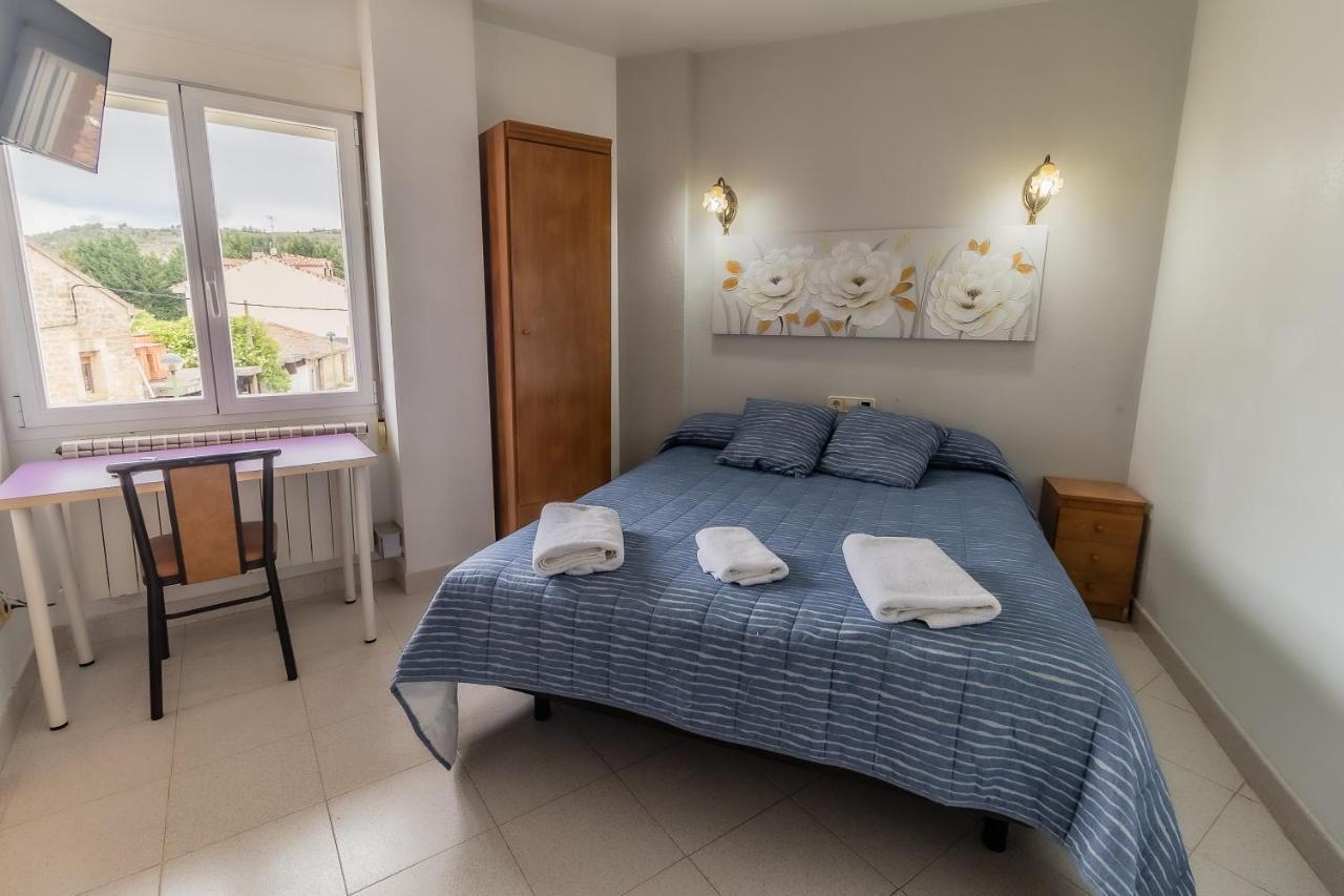 Hostal - Restaurante La Buena Villa By Vivere Stays Villalonquejar Bagian luar foto