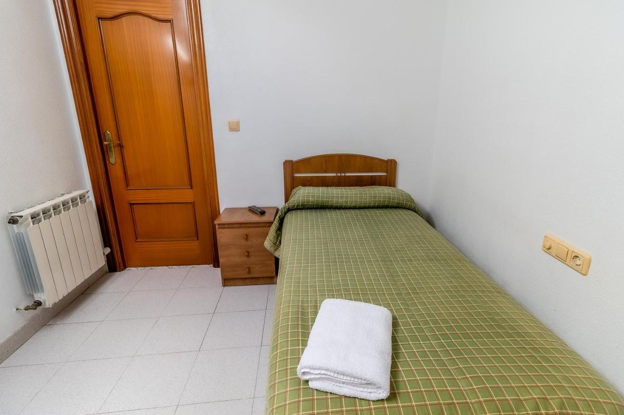 Hostal - Restaurante La Buena Villa By Vivere Stays Villalonquejar Bagian luar foto