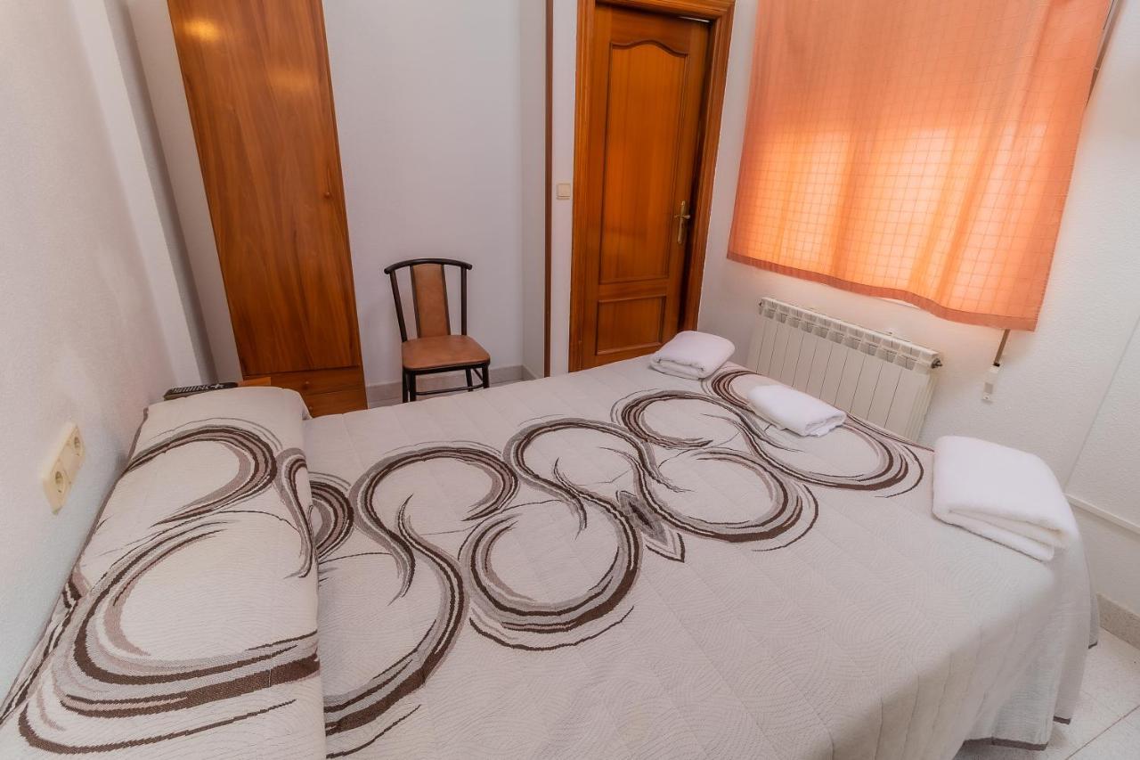 Hostal - Restaurante La Buena Villa By Vivere Stays Villalonquejar Bagian luar foto