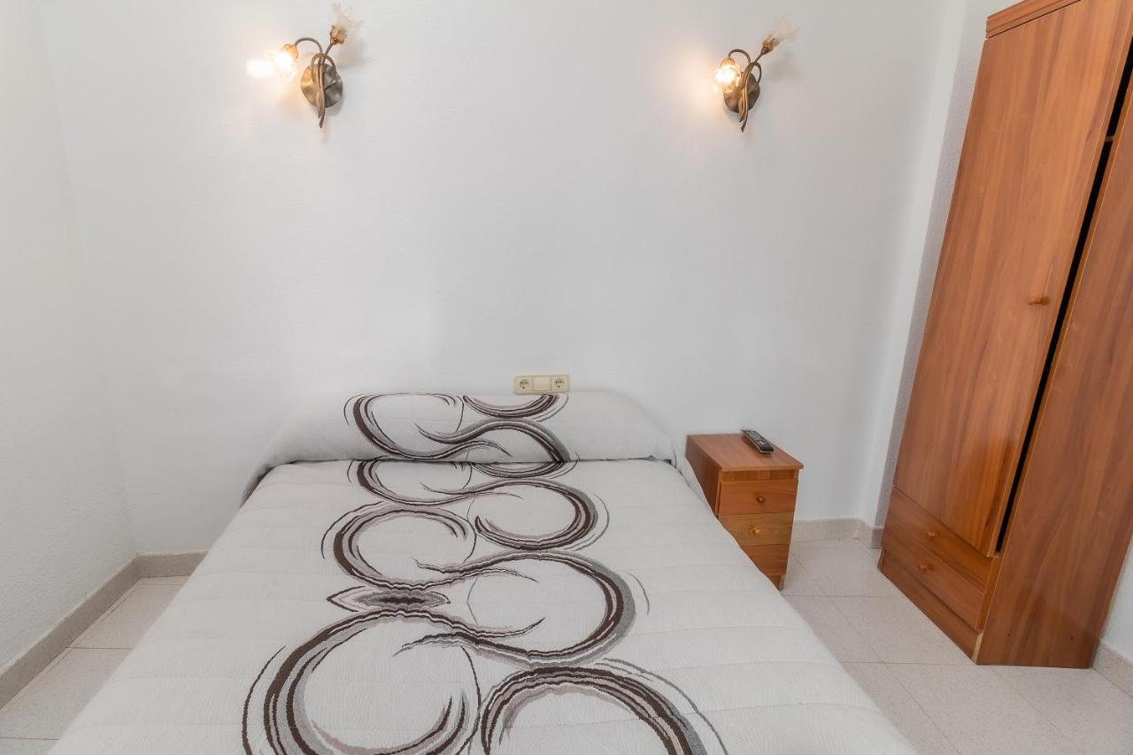 Hostal - Restaurante La Buena Villa By Vivere Stays Villalonquejar Bagian luar foto