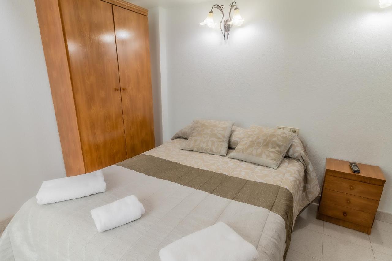 Hostal - Restaurante La Buena Villa By Vivere Stays Villalonquejar Bagian luar foto