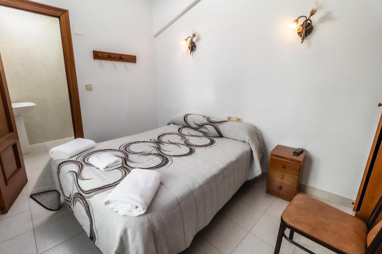 Hostal - Restaurante La Buena Villa By Vivere Stays Villalonquejar Bagian luar foto